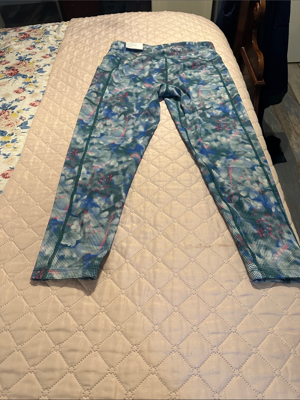 Calvin Klein Women's Teal & Blue with some pink compression Printed leggings.